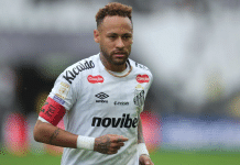 Neymar expulsado en Brasil tras aplicársele la regla de no taparse la boca