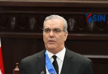 Abinader se suma al viral «Chat, súbele el brillo» y revive momentos de su trayectoria política